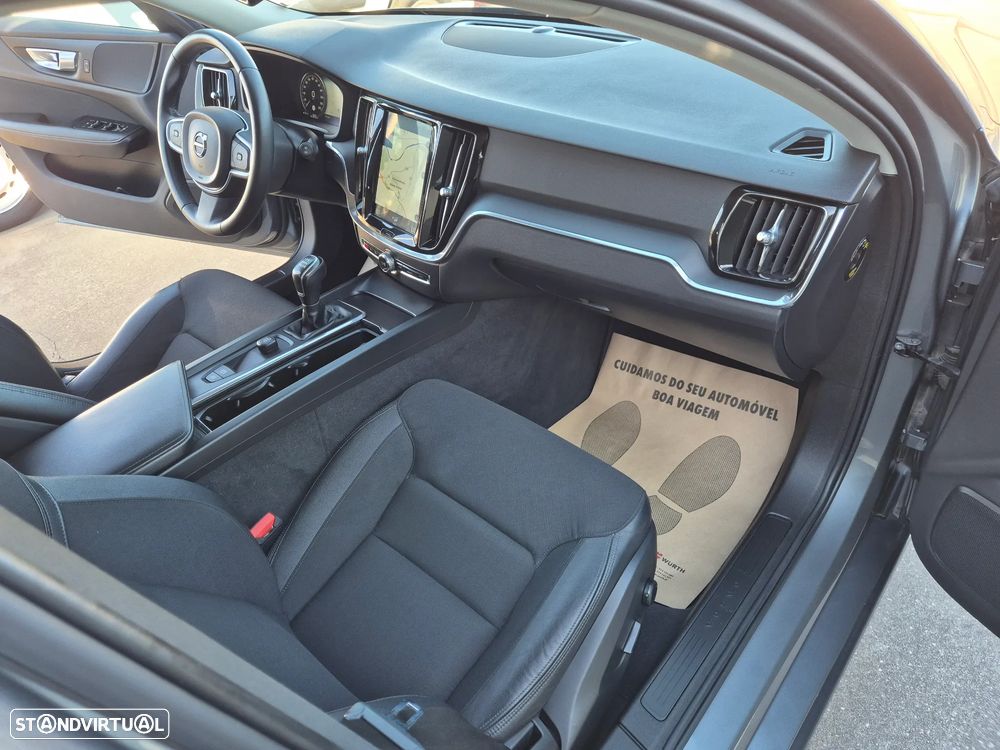 Volvo V60 2.0 D3 Momentum Plus - 43