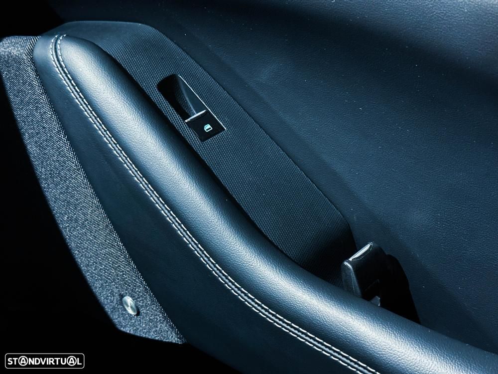 Ford Mustang Mach-E 75.7 kWh Base - 37
