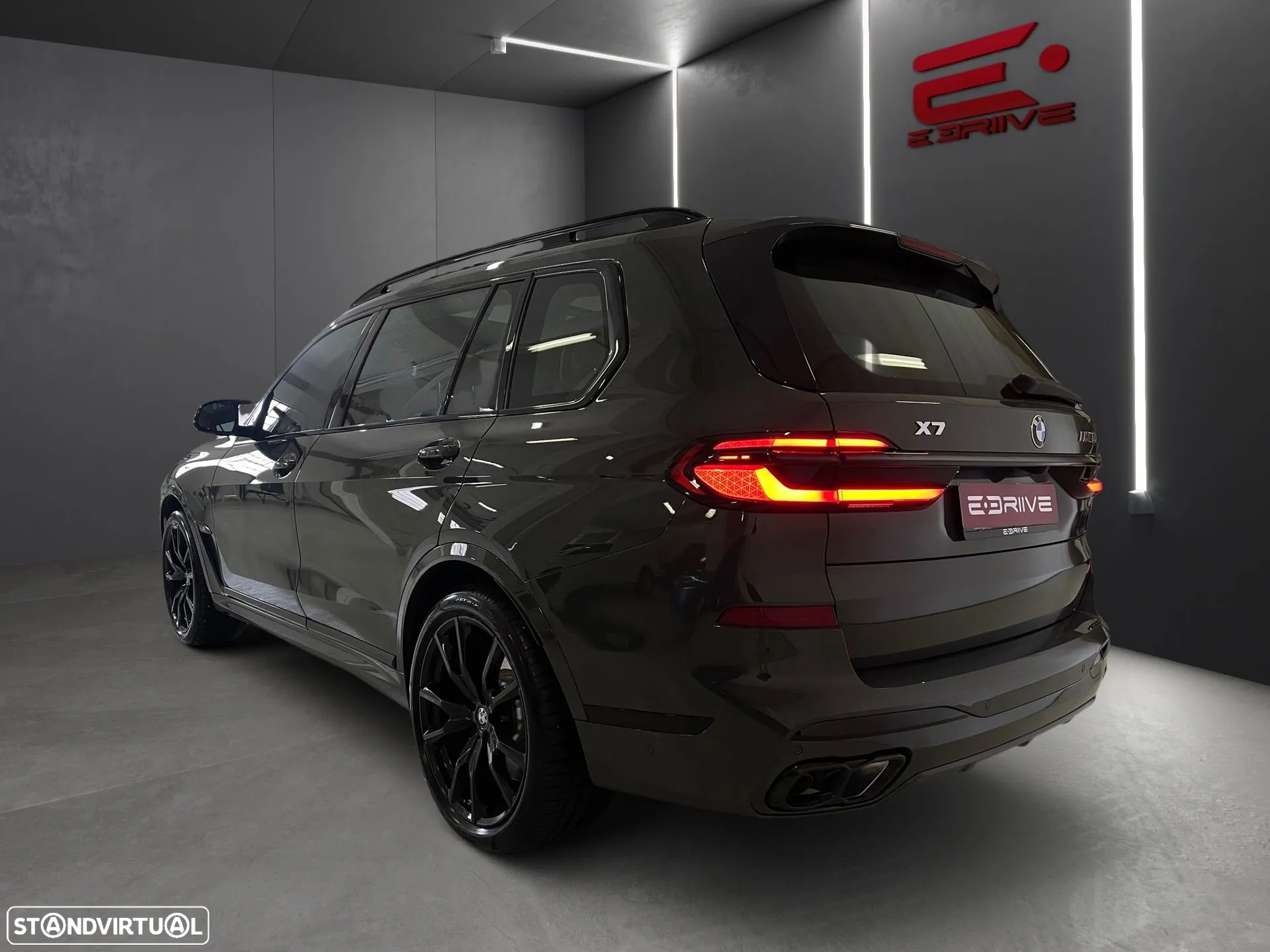 BMW X7 M M60i - 10