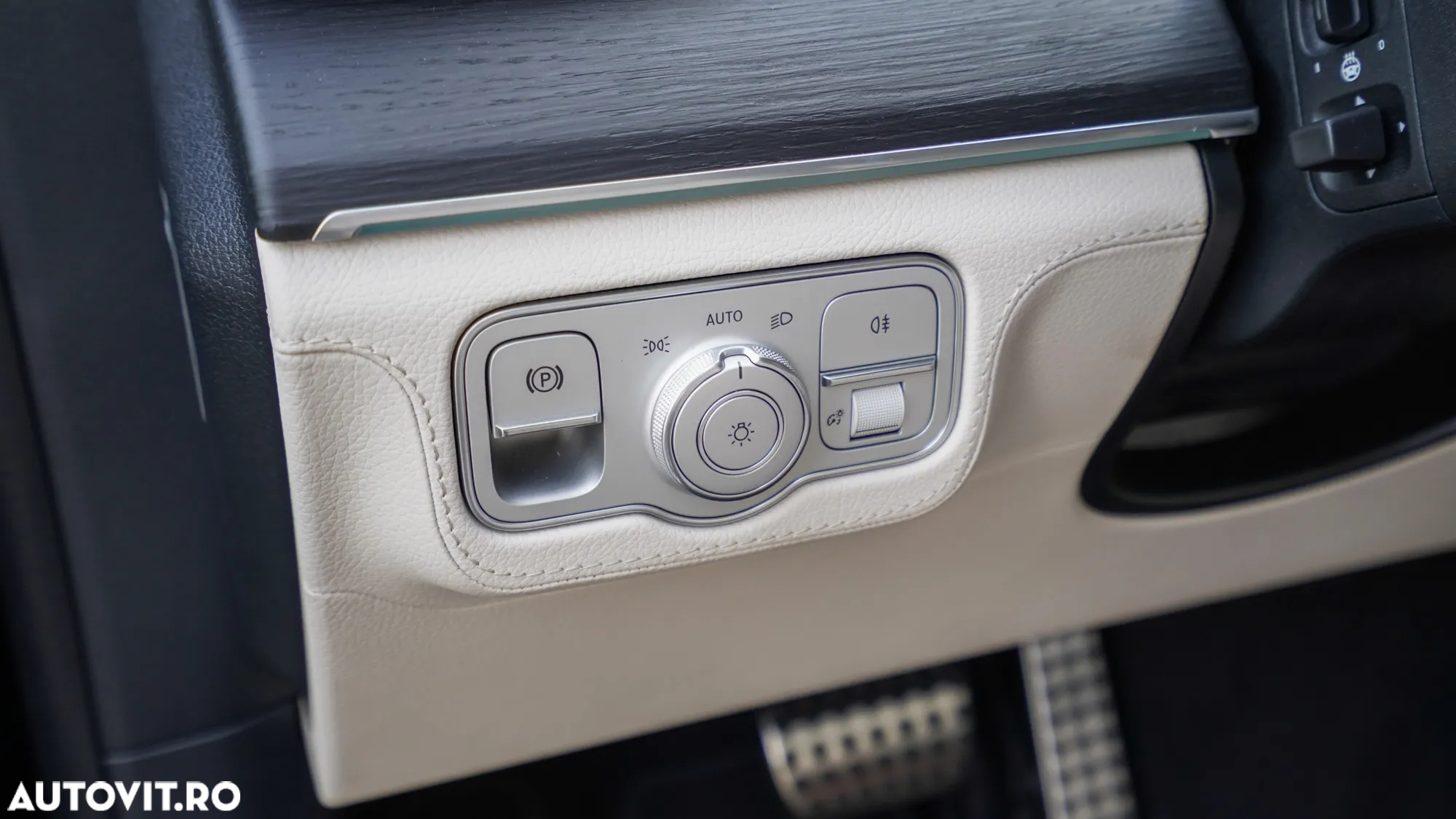 Mercedes-Benz GLS - 12