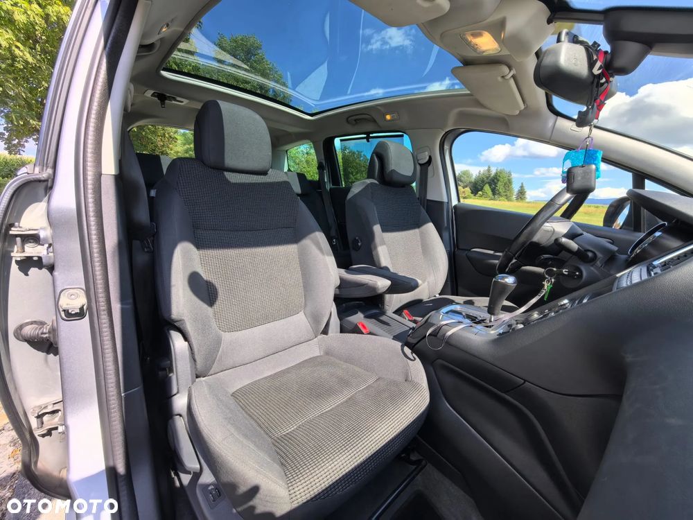 Peugeot 5008 2.0 HDi Premium + - 25