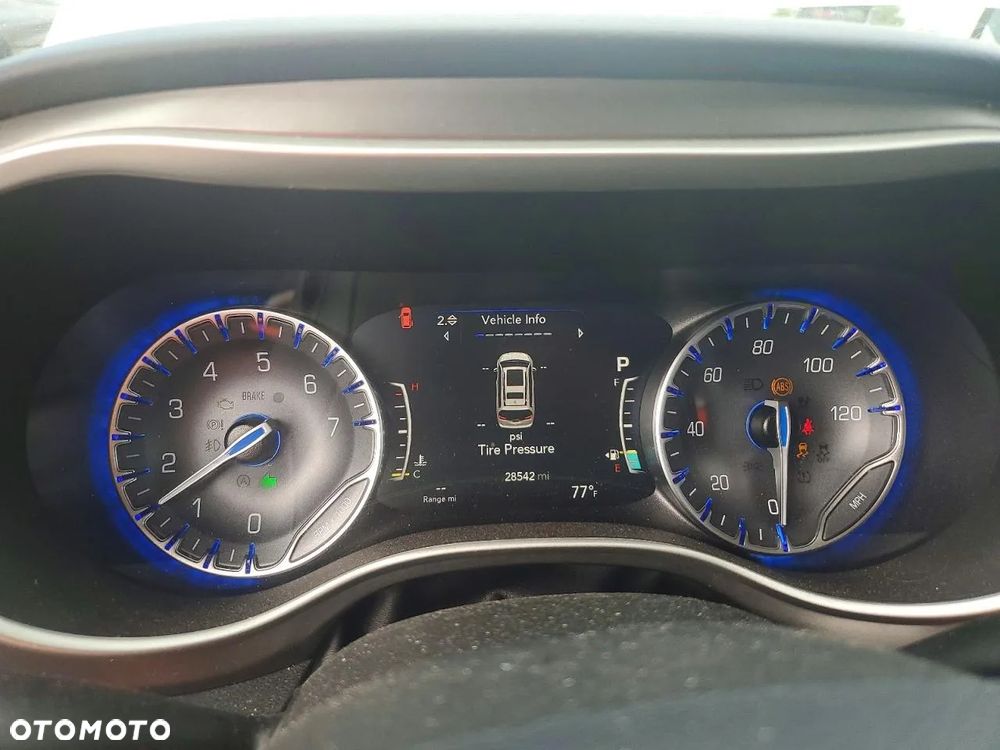 Chrysler Pacifica - 12