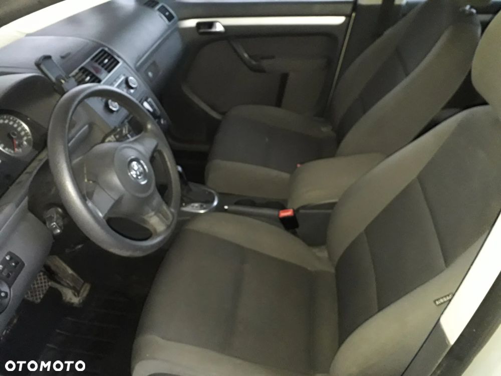Volkswagen Touran - 32