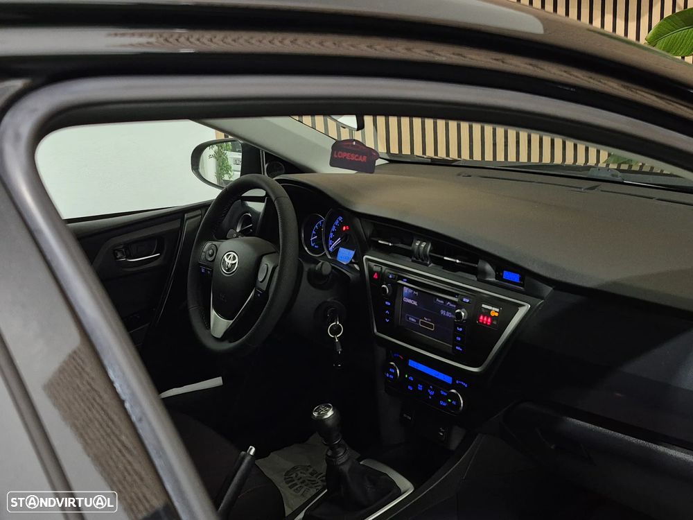 Toyota Auris 1.4 D-4D Comfort+Pack Sport - 22