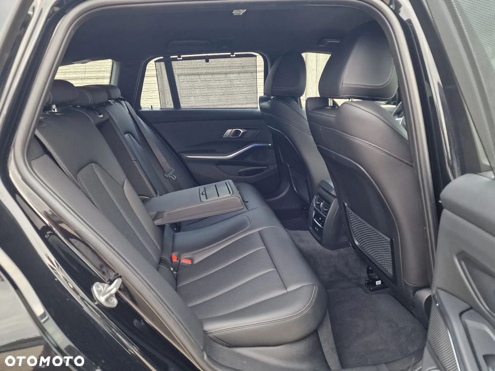 BMW Seria 3 318i M Sport - 20