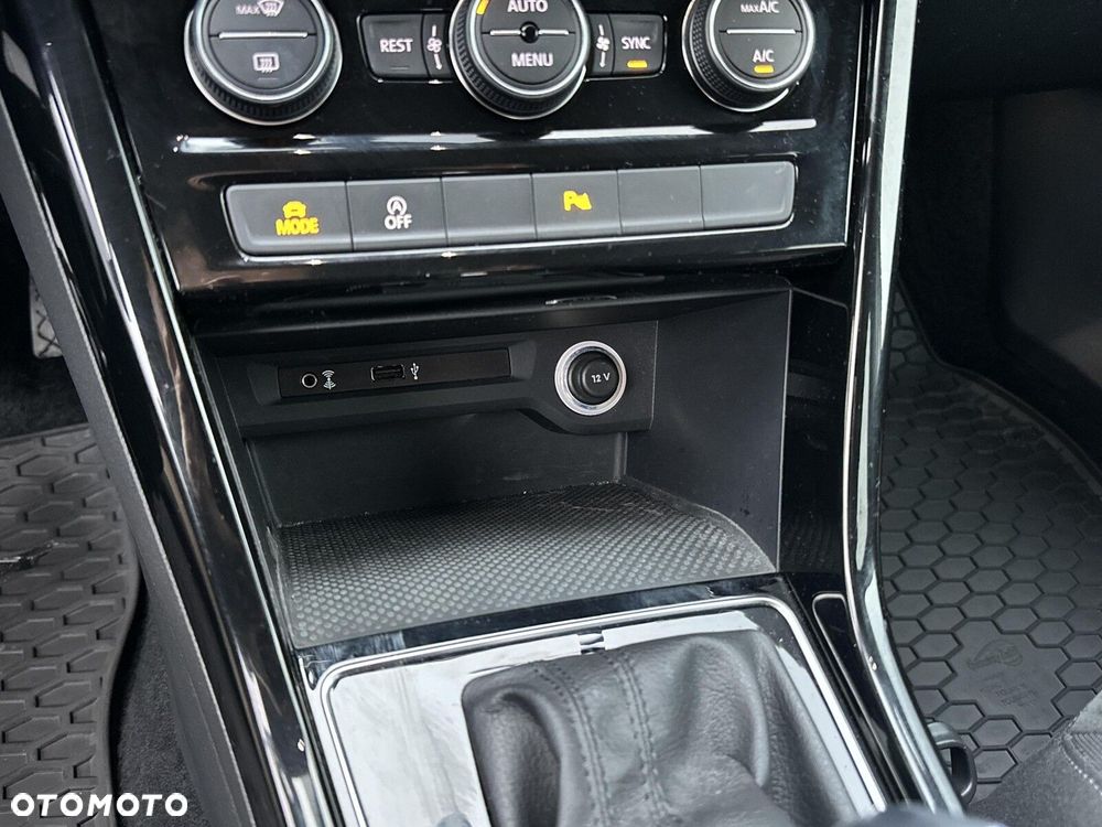 Volkswagen Touran 1.4 TSI BMT Highline DSG - 23