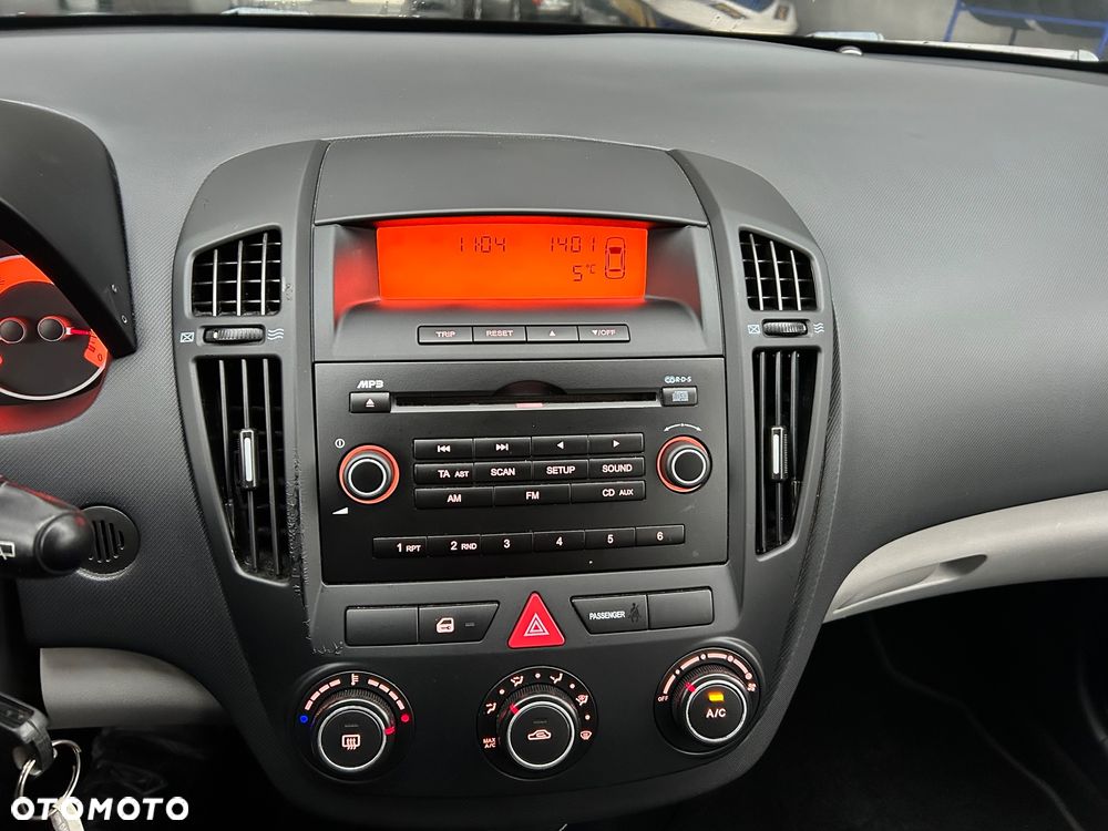 Kia Ceed - 37