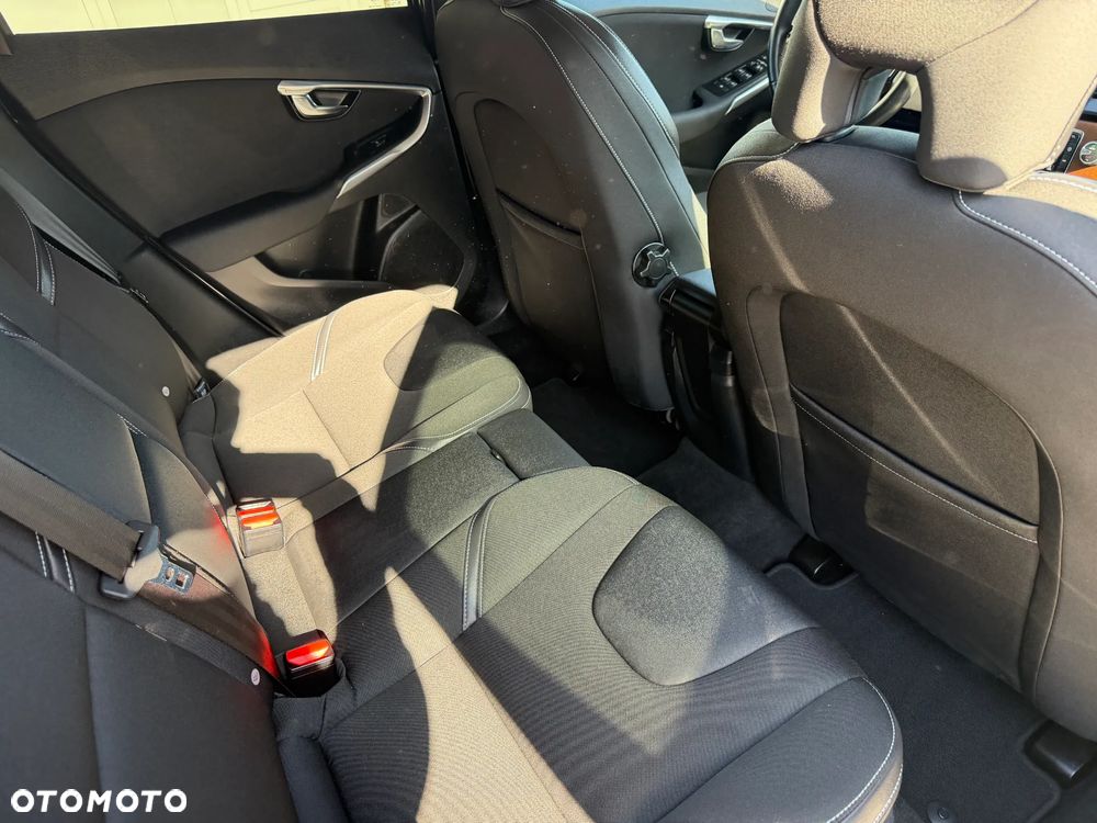 Volvo V40 D4 Drive-E Momentum - 11