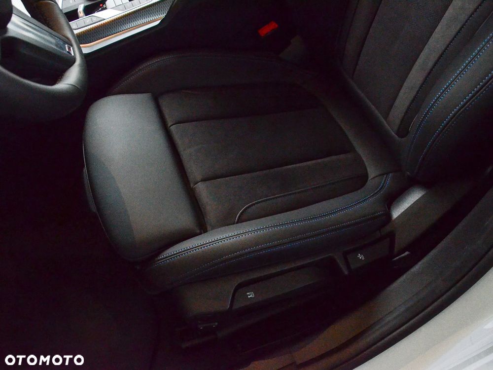BMW Seria 3 330e PHEV xDrive M Sport sport - 17