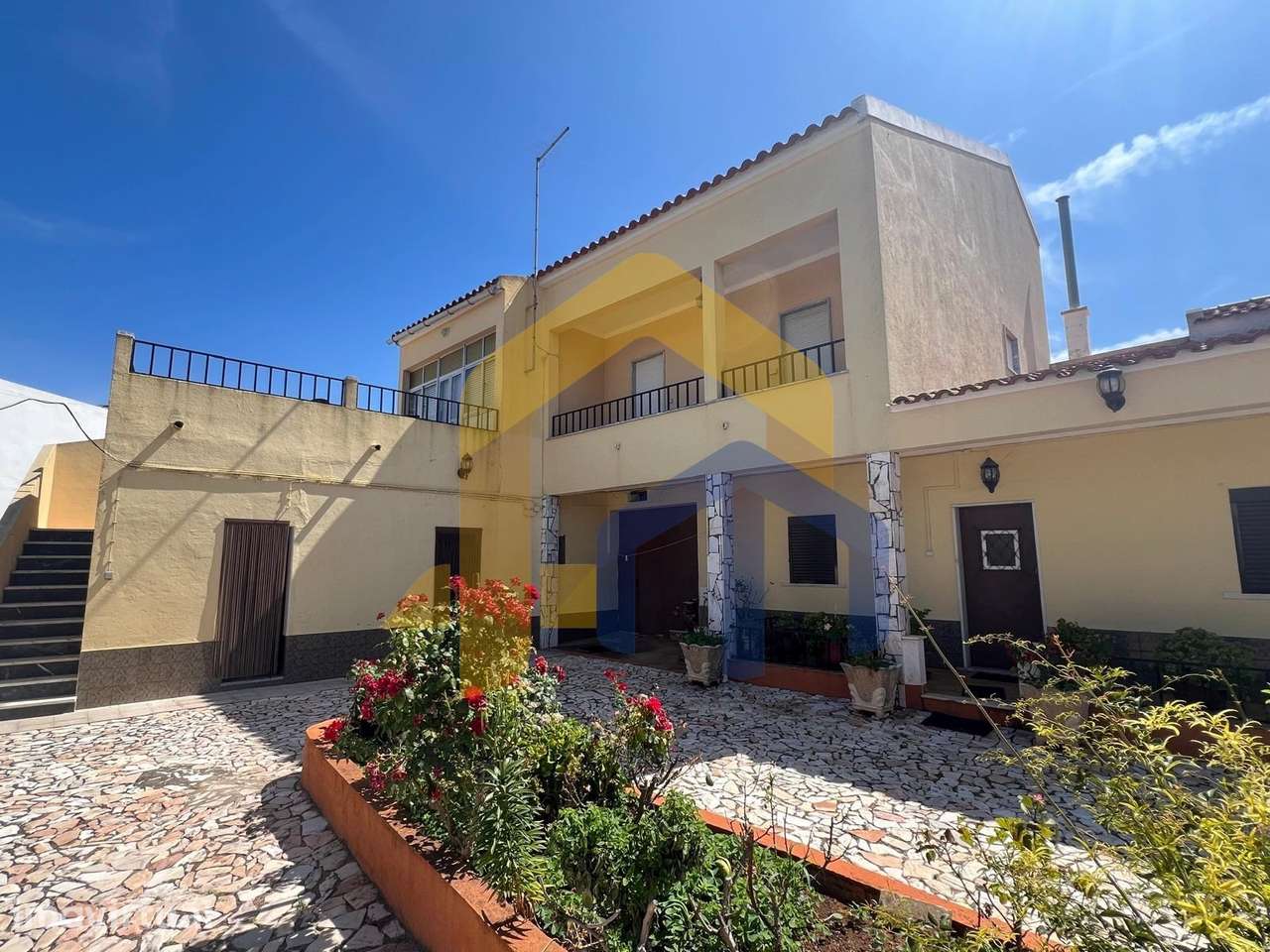 Moradia T4, no centro de Estremoz com quintal - Grande imagem: 2/58