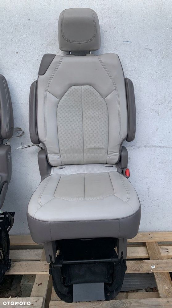 U7 CHRYSLER PACIFICA II 16- FOTEL PRAWY TYŁ II RZĄD SKÓRA - 16