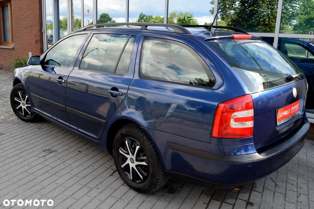 Skoda Octavia 1.6 FSI Ambiente - 4