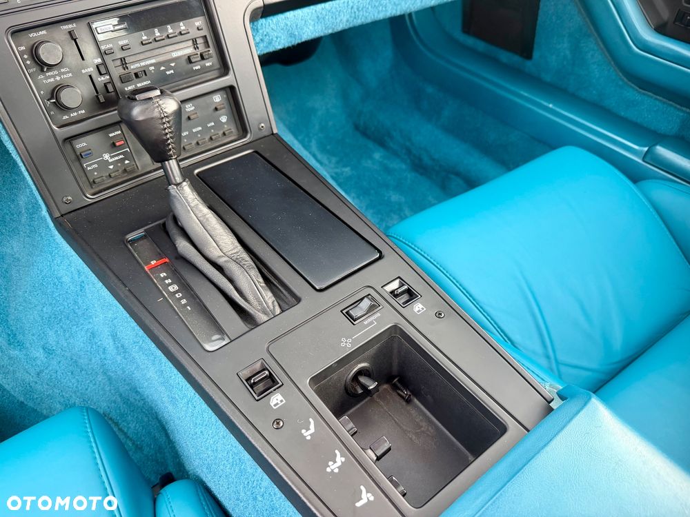 Chevrolet Corvette - 31