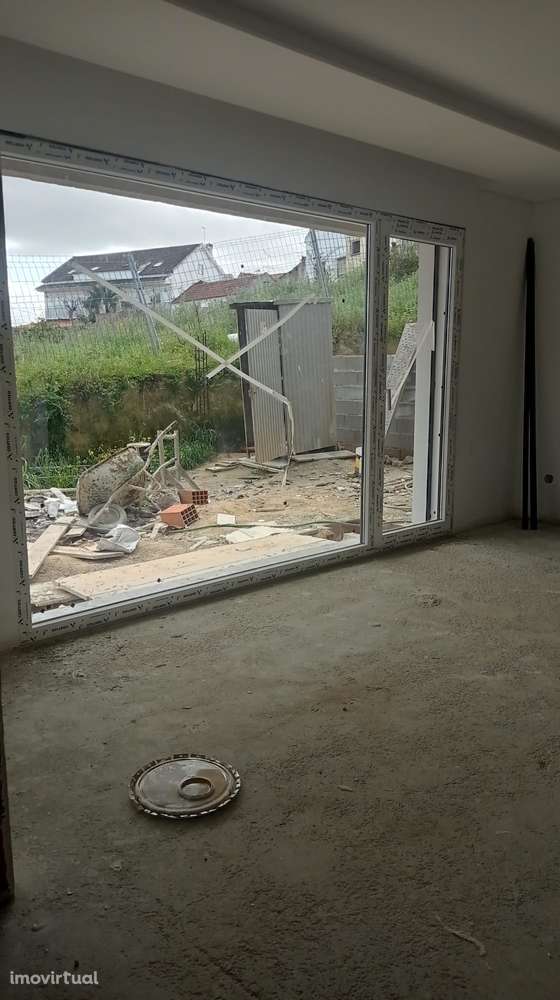 Oportunidade moradia T4,quarto no rés-do-chão - Grande imagem: 4/6