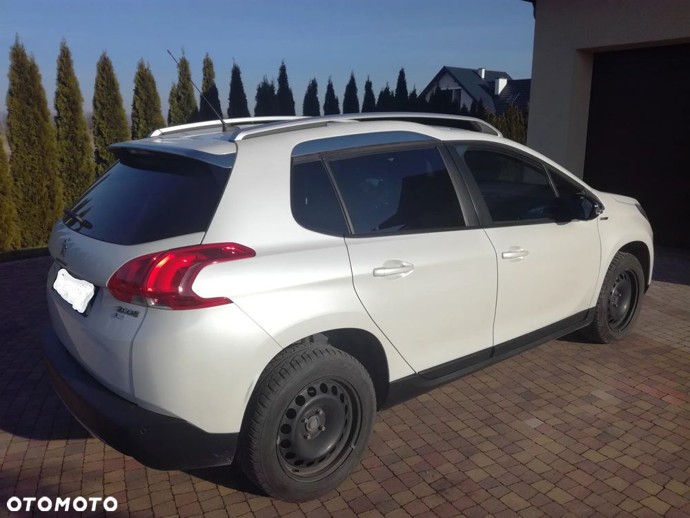 Peugeot 2008 1.2 Pure Tech Style S&S - 4
