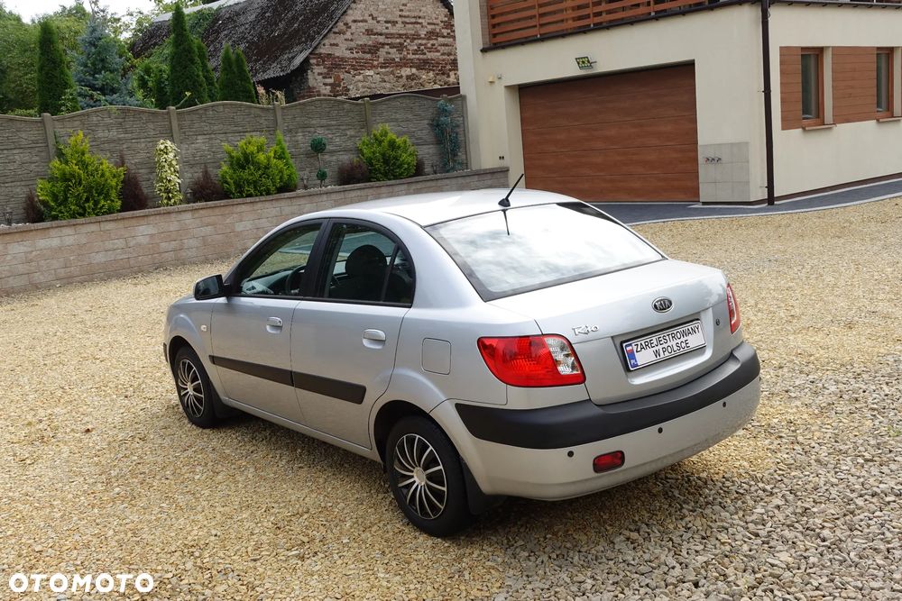 Kia Rio - 2