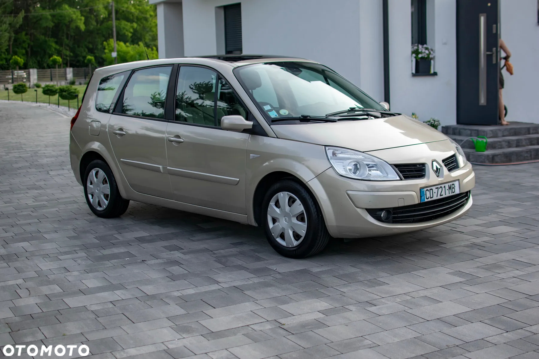 Renault Grand Scenic - 17
