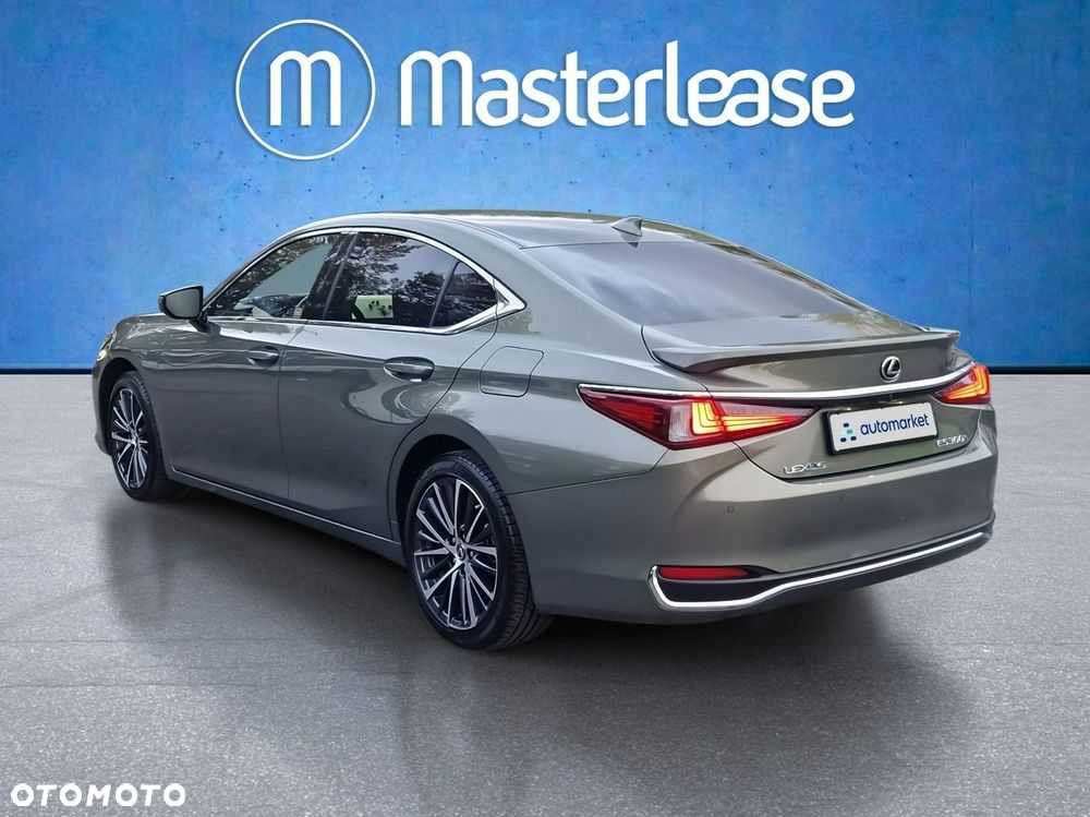 Lexus ES - 7