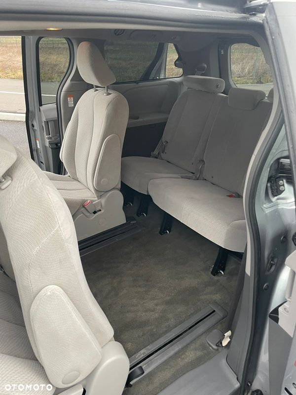 Toyota Sienna 3.5 V6 - 12