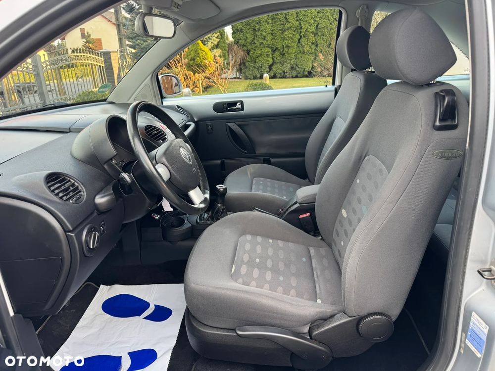 Volkswagen New Beetle 1.6 Arte - 26