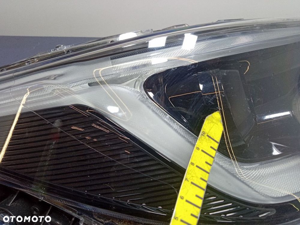 TOYOTA COROLLA E21 LIFT HB REFLEKTOR PRAWY LAMPA PRZÓD LED EU 81110-02X10 - 13