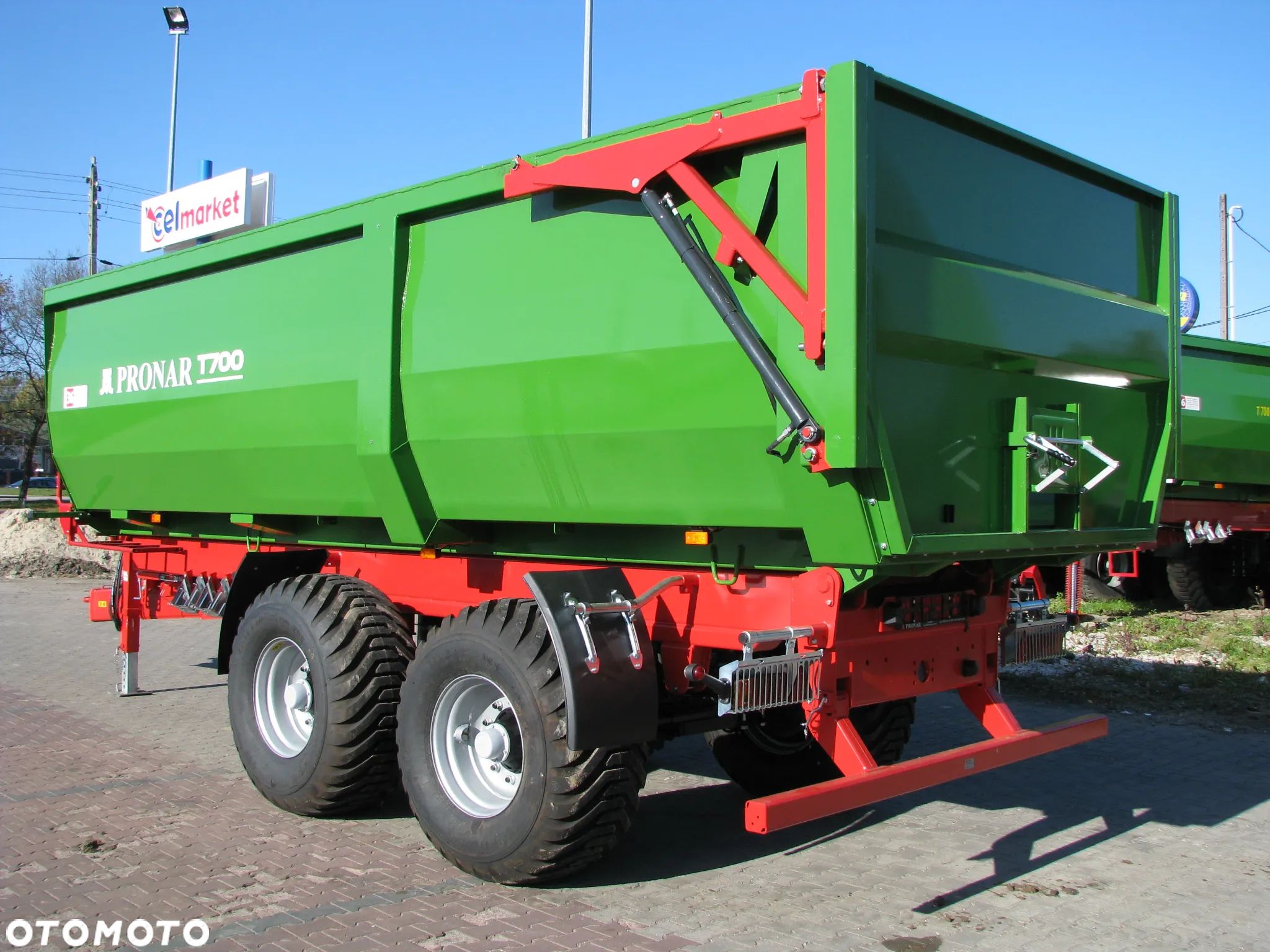 Pronar Przyczepa skorupowa  T700 tandem z osią skrętną - 1