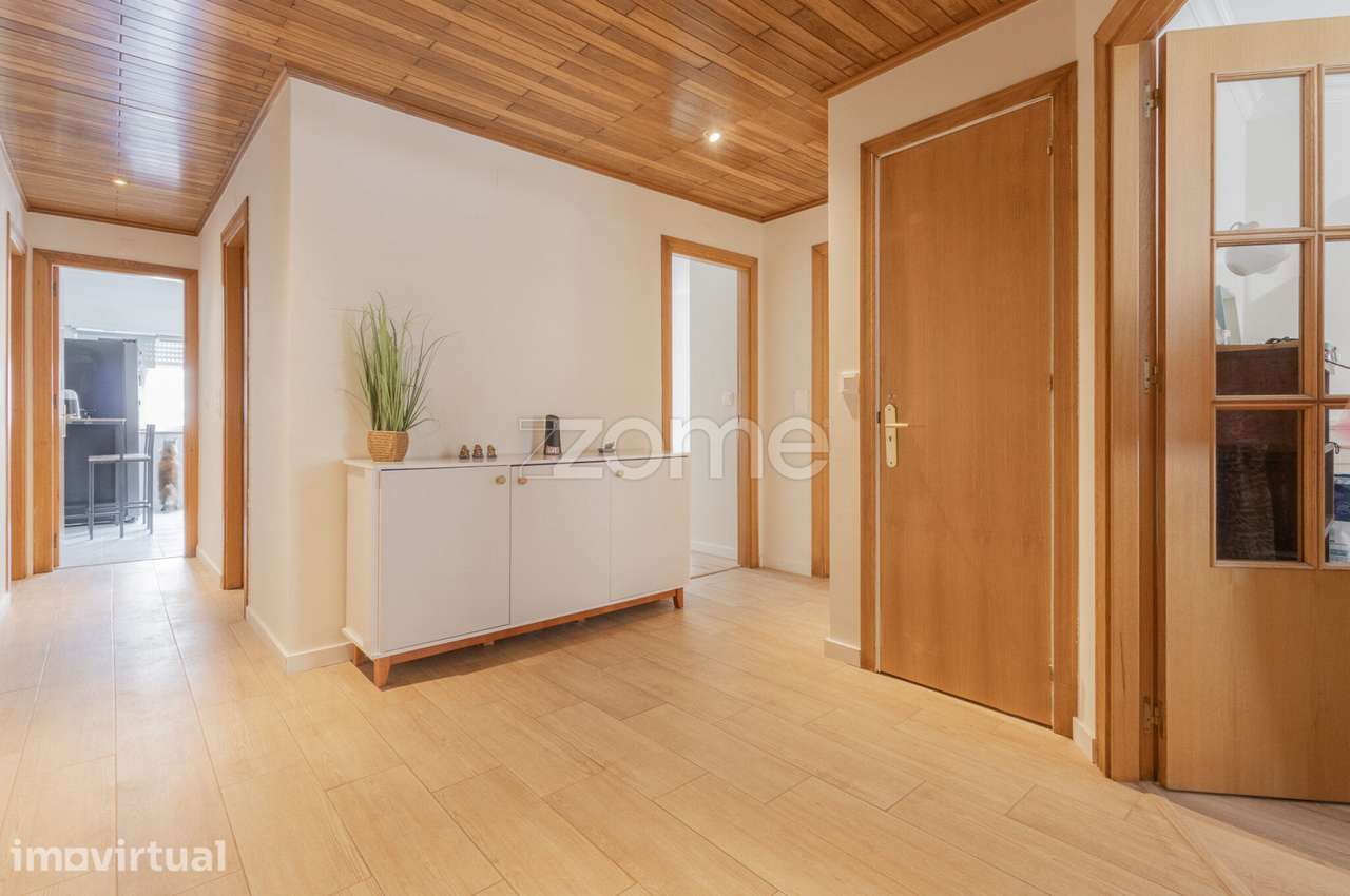 Apartamento T3 com Lareira e Luz Natural na Avenida de Fitares - Grande imagem: 2/41