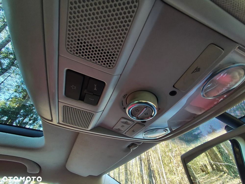 Volkswagen Golf 2.0 TDI DPF MATCH - 37