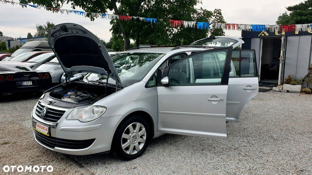 Volkswagen Touran - 10