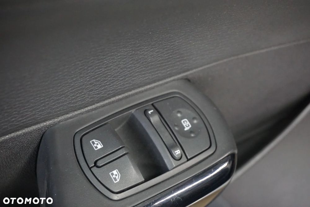 Opel Corsa 1.2 16V Cosmo - 28