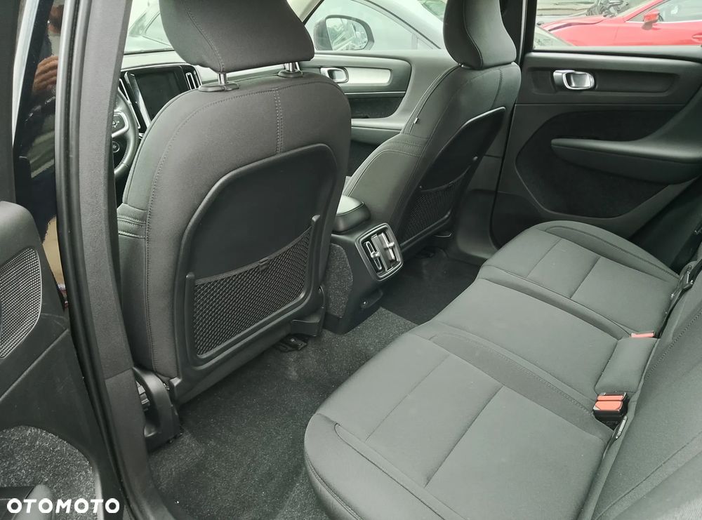 Volvo XC 40 B4 B AWD DKG Momentum Pro - 10