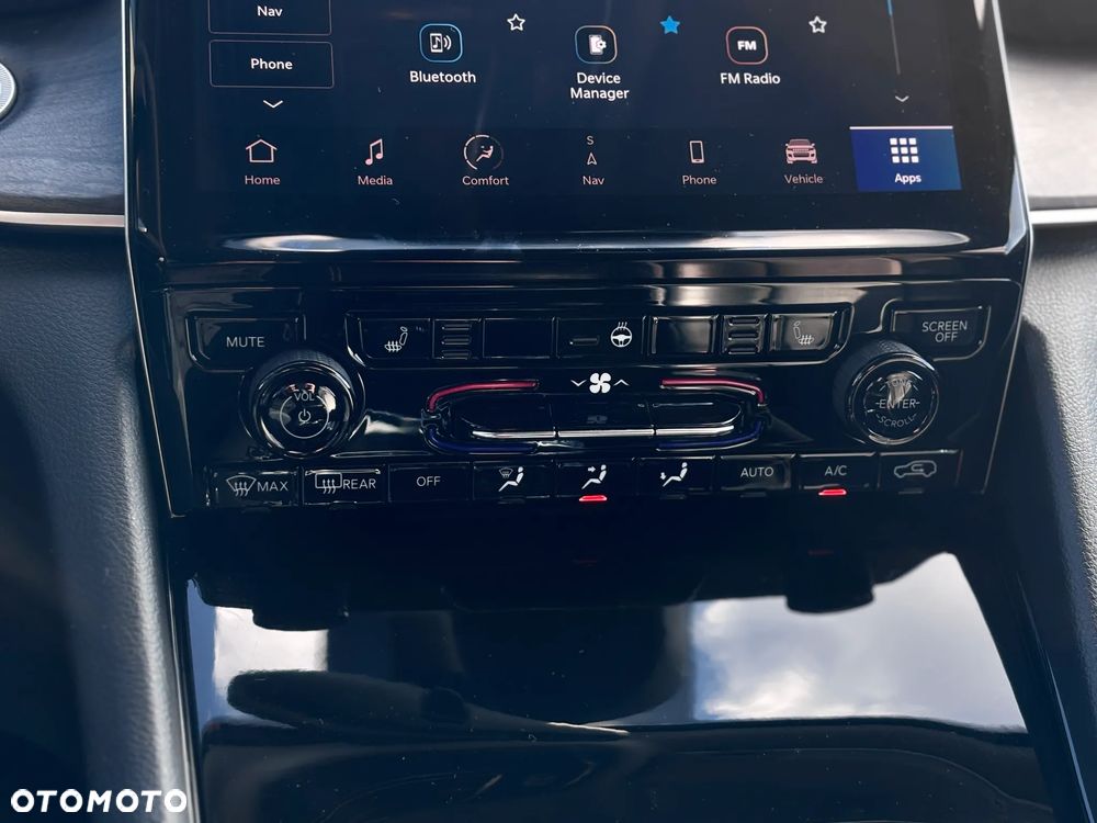 Jeep Grand Cherokee - 24