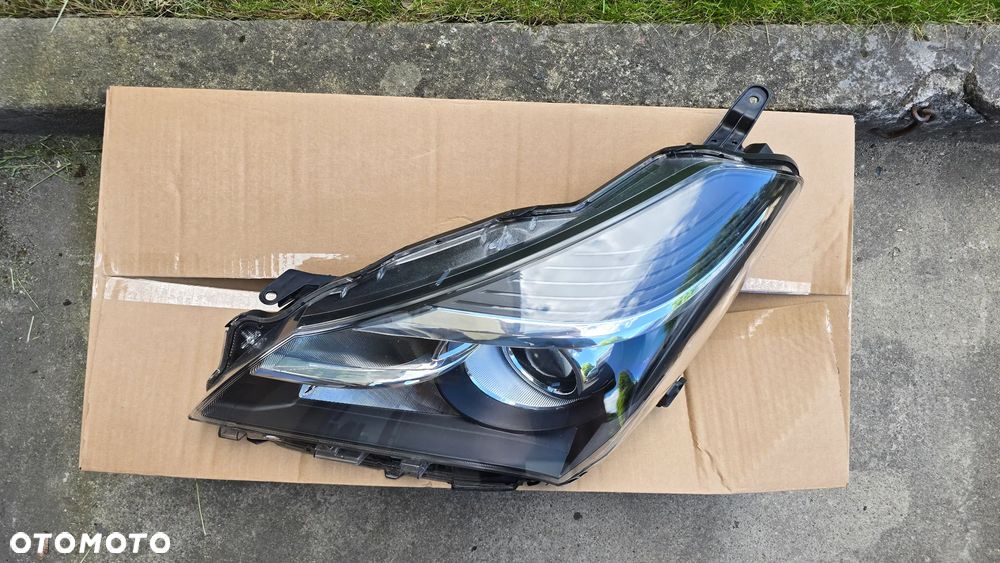 Yaris III Lift 14-17 Lampa Przednia Prawa Soczewka Nieklejona Oryginał - 8