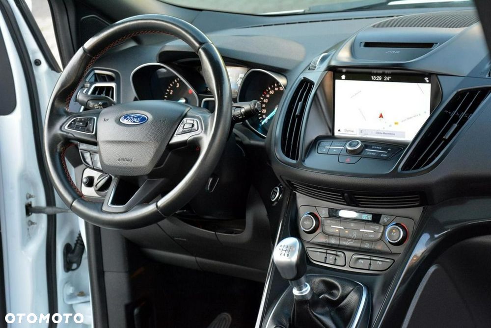 Ford Kuga 1.5 EcoBoost 2x4 ST-Line - 18
