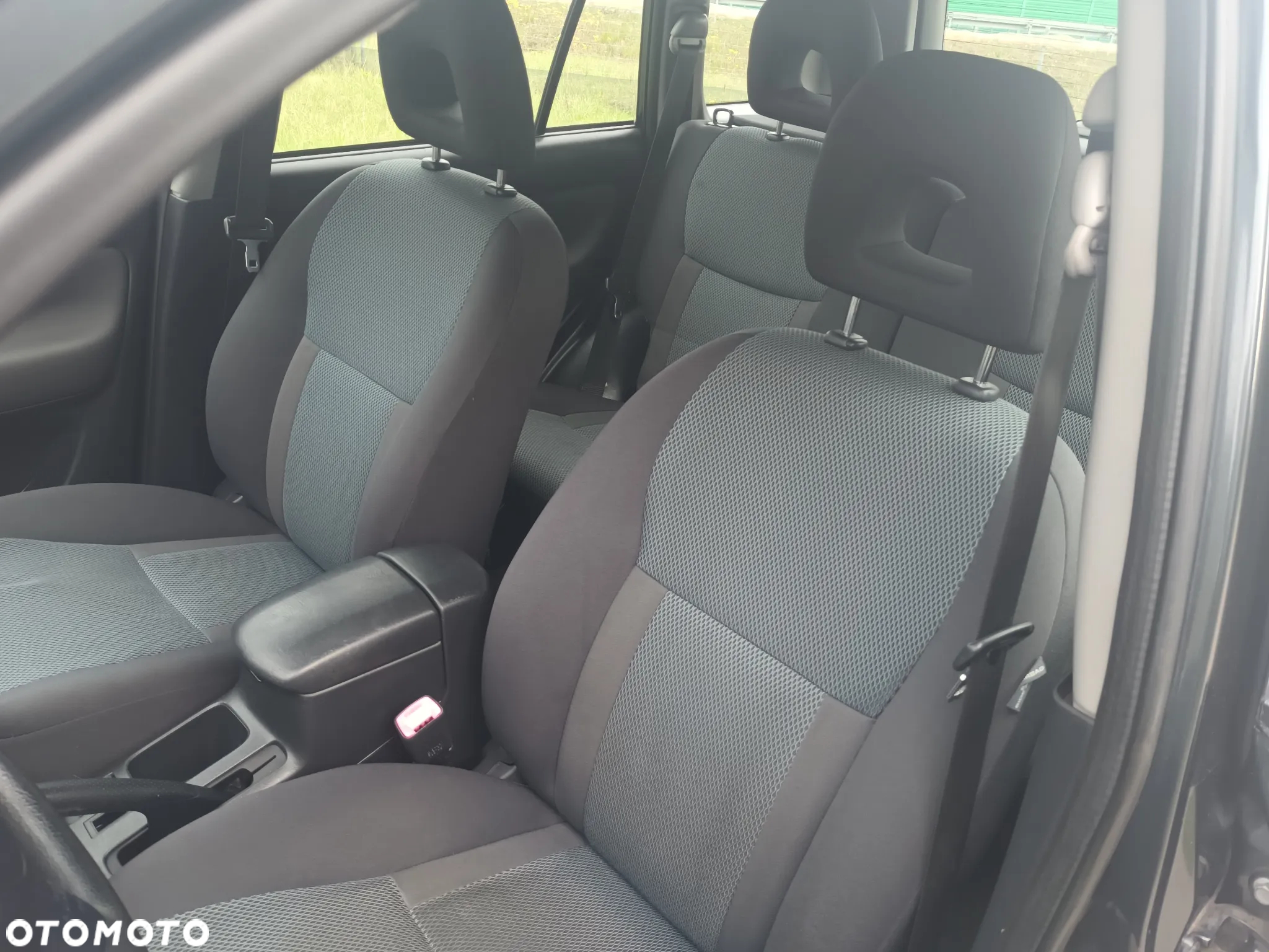 Toyota RAV4 1.8 VVT-i Terra 2WD - 25