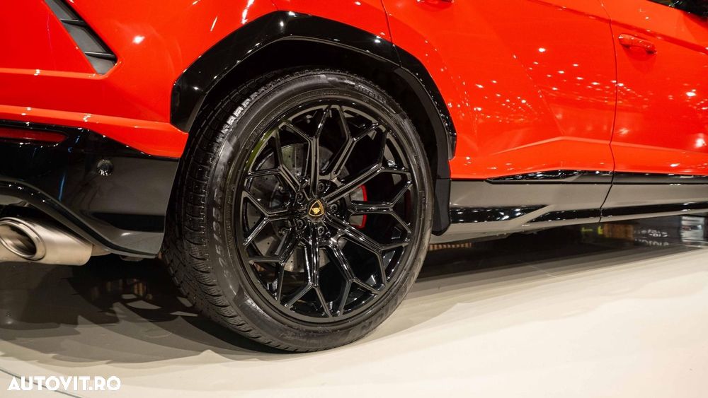 Lamborghini URUS - 12