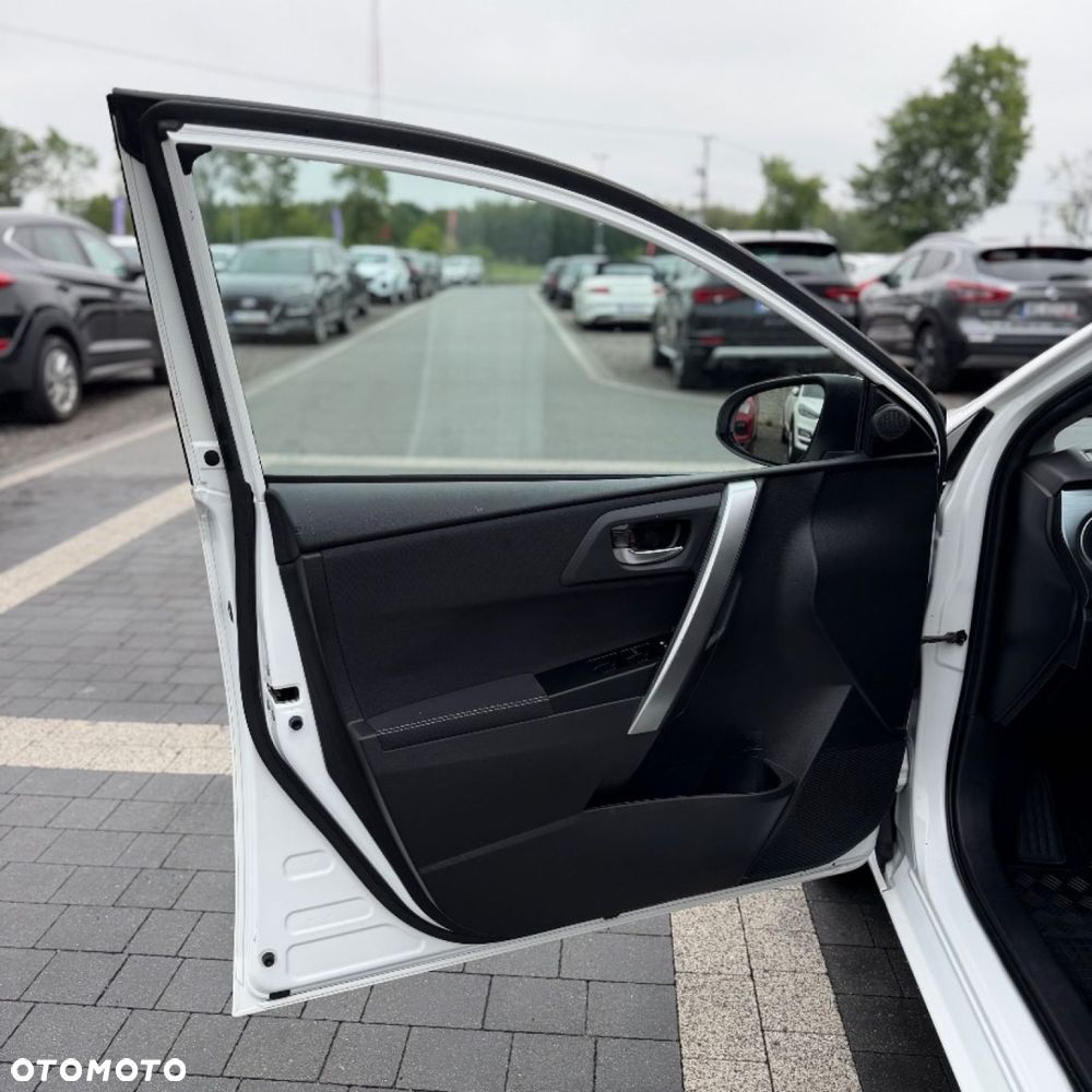 Toyota Auris - 12