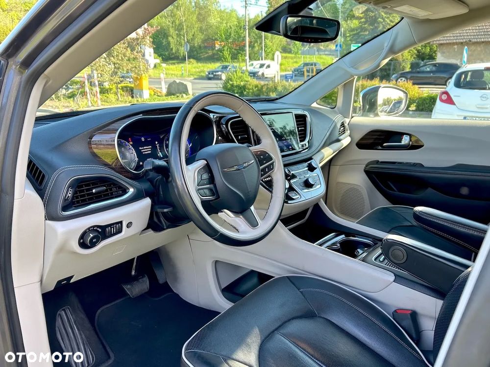 Chrysler Pacifica - 20