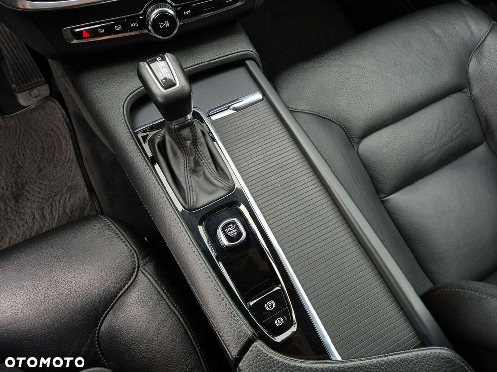 Volvo V90 D4 AWD Geartronic Momentum Pro - 20