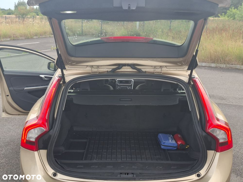 Volvo V60 D3 R-Design - 15