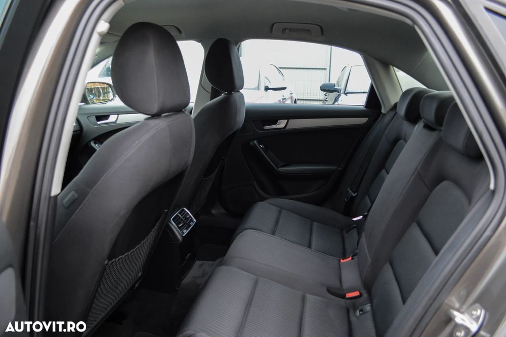 Audi A4 2.0 TDI DPF multitronic Attraction - 32