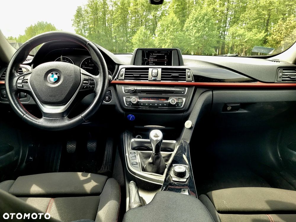 BMW Seria 3 320i Sport Line - 9