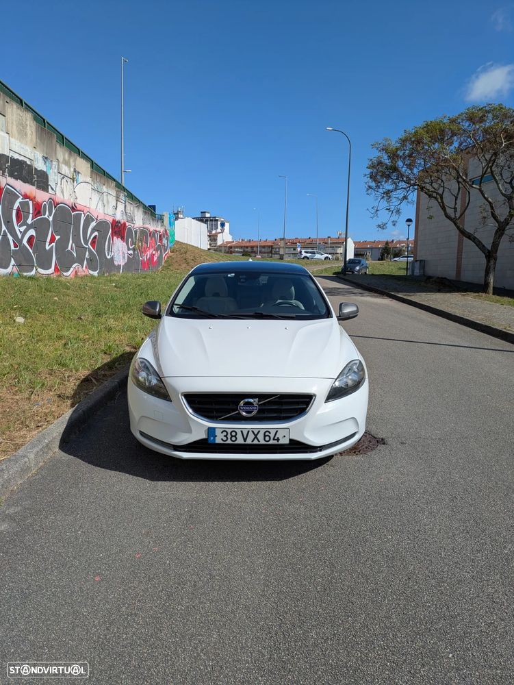 Volvo V40 D2 Momentum - 1