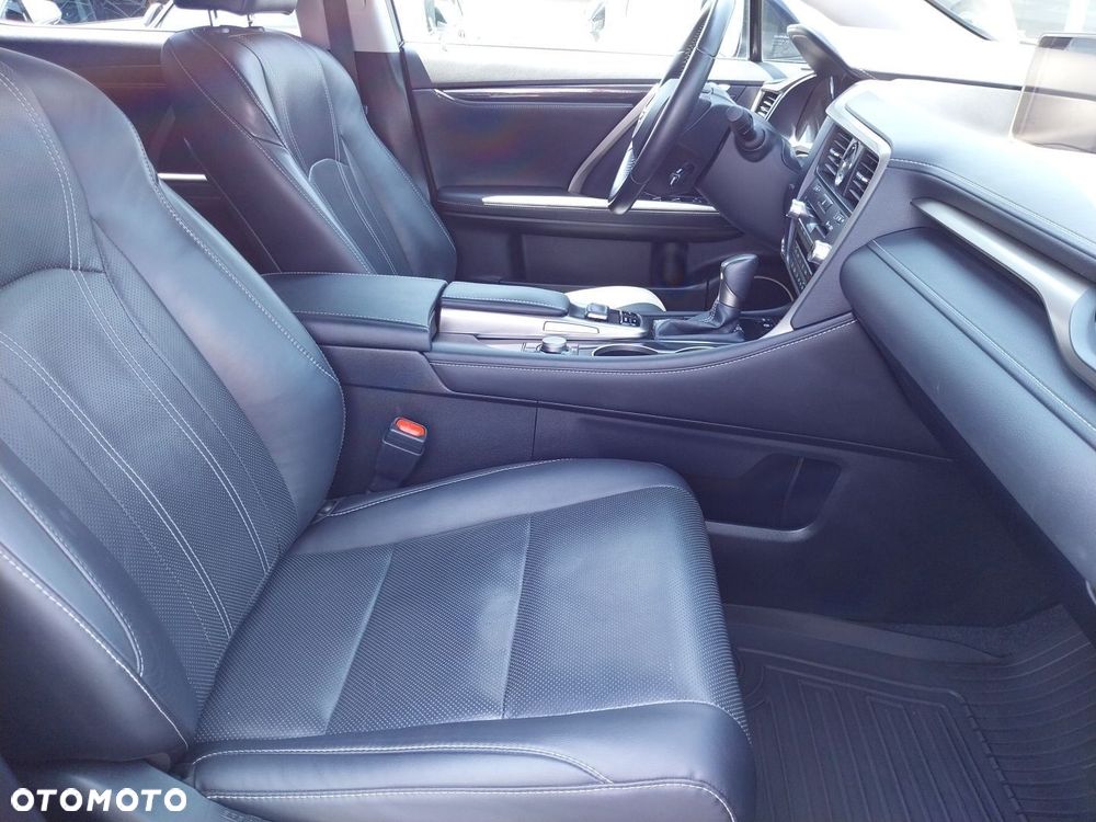Lexus RX - 11