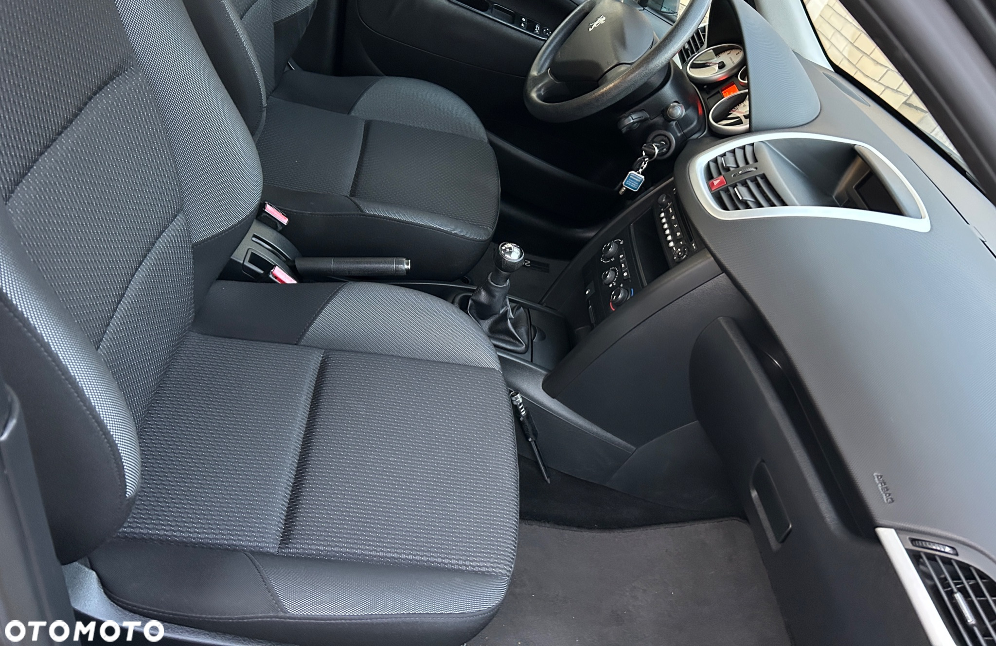 Peugeot 207 - 13