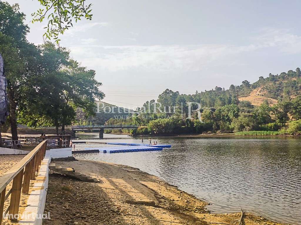 Casa T2 para recuperar junto à praia Fluvial da Ortiga - Grande imagem: 3/23