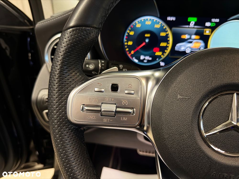 Mercedes-Benz GLC 200 4Matic 9G-TRONIC AMG Line Plus - 23