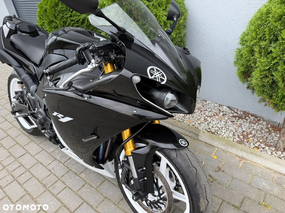 Yamaha R1 - 21
