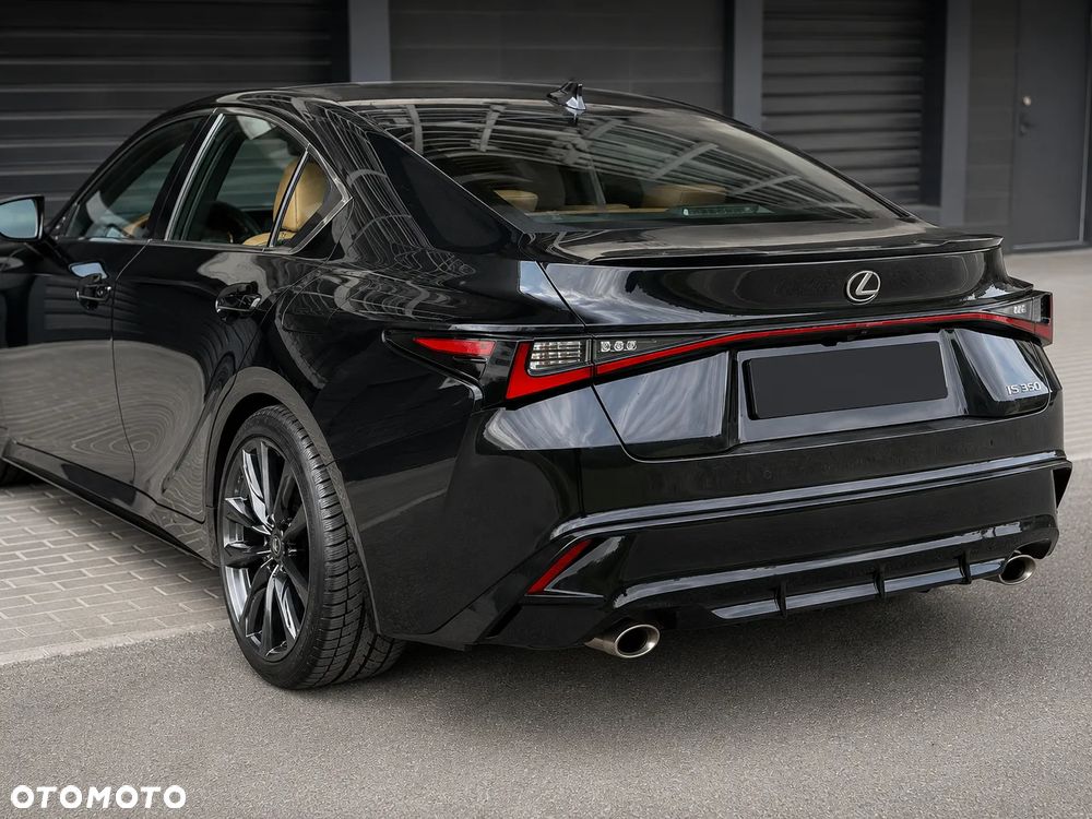 Lexus IS - 10