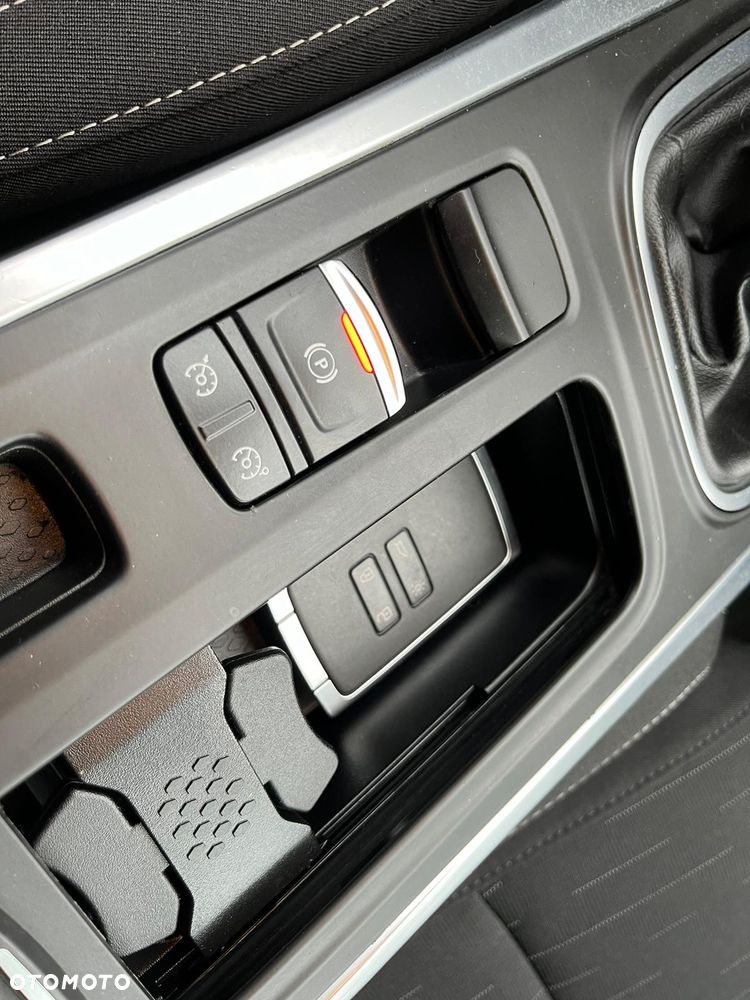 Renault Megane TCe 140 GPF LIMITED - 29